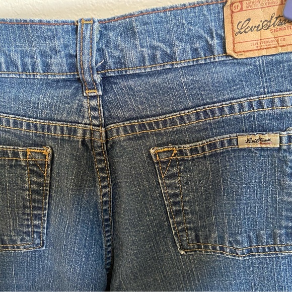 Classic Blue Women's Jeans - Picture 3 of 4